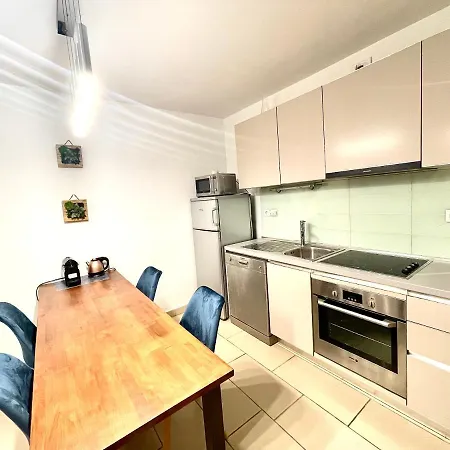 Jolie 3 Pièces Avec Terrasse Au Vieux Port, à 2 Pas Des Plages Et Du Palais. Appartamento
