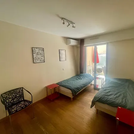 Jolie 3 Pièces Avec Terrasse Au Vieux Port, à 2 Pas Des Plages Et Du Palais. Cannes