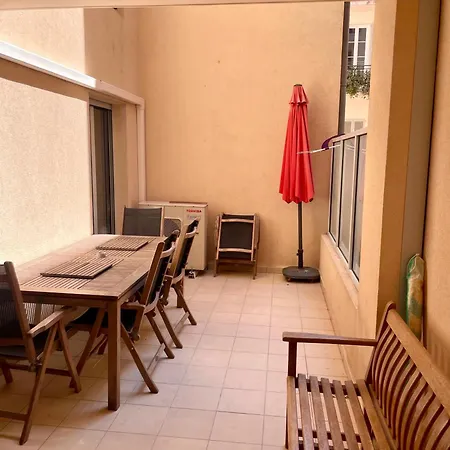 Jolie 3 Pieces Avec Terrasse Au Vieux Port, A 2 Pas Des Plages Et Du Palais. * Cannes