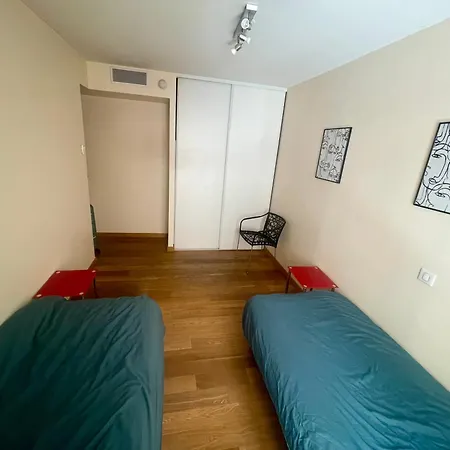 Jolie 3 Pièces Avec Terrasse Au Vieux Port, à 2 Pas Des Plages Et Du Palais. Appartamento *