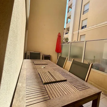 Apartment Jolie 3 Pieces Avec Terrasse Au Vieux Port, A 2 Pas Des Plages Et Du Palais. *