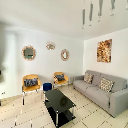 Jolie 3 Pieces Avec Terrasse Au Vieux Port, A 2 Pas Des Plages Et Du Palais. Apartment Cannes